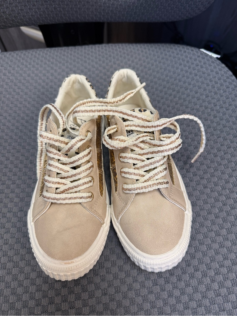 Stylish Girls Casual Lace-Up Sneakers -New
